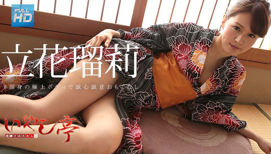 气质小姐姐把手伸进粉鲍里不断逗弄自己！感觉她已经湿一片啦